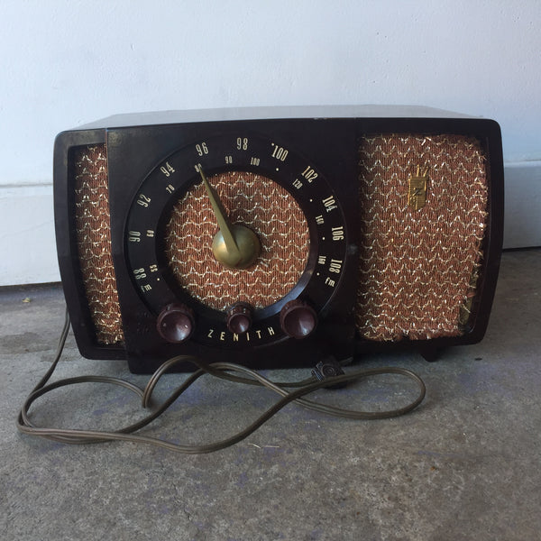Vintage 1950's | Zenith Bakelite AM/FM Radio T723
