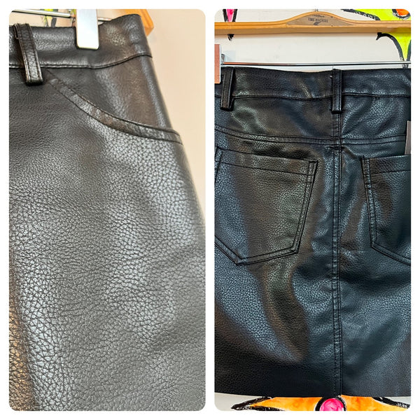 Vintage Y2K | Faux Leather Vinyl Mall Goth Emo Witch Grunge Black Mini Skirt | M