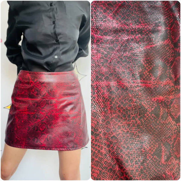 Vintage 90s Red Vegan Leather Snakeskin Mini Skirt – Mall Goth Emo Grunge – 5/6