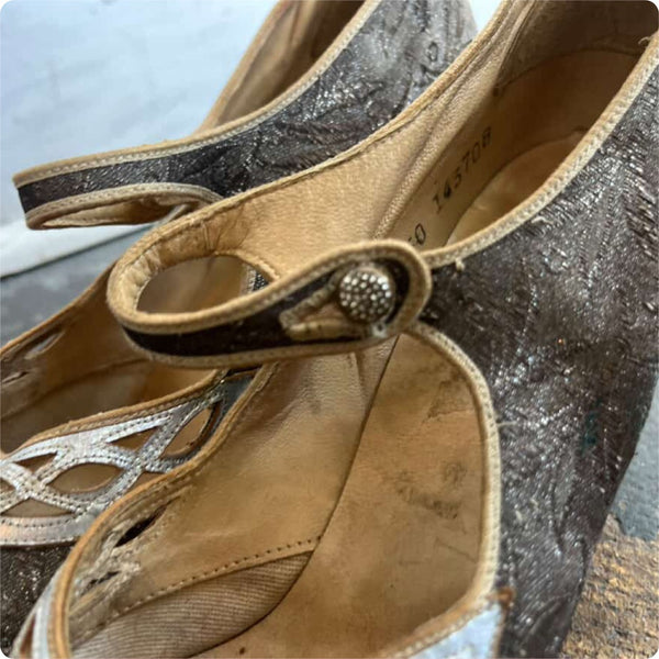 Antique 1920s Art Deco Silver Mary Jane Flapper Pumps – Cutout Detail – 6 6.5