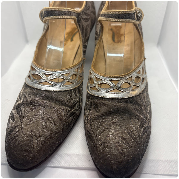 Antique 1920s Art Deco Silver Mary Jane Flapper Pumps – Cutout Detail – 6 6.5