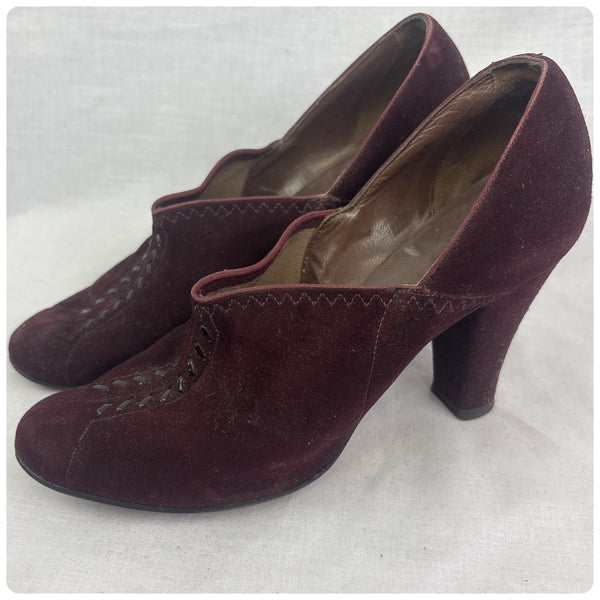 Vintage 1930s 40s Burgundy Suede Pumps w Embroidered Detailing 5.5 or snug 6