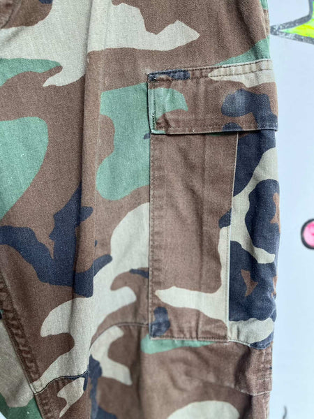 Vintage 90s Y2K Camo Cargo Pants - Grunge Boho Streetwear - 32.5" Waist