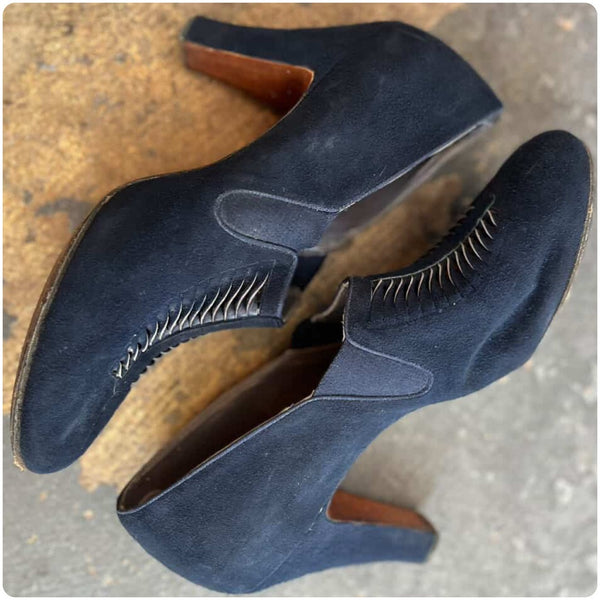 Vintage 1930s Navy Blue French Suede Heels – Cage Cut Out Design – Size 7.5