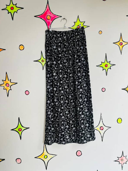 Vintage 90s Black Floral Fairy Grunge Maxi Skirt – Whimsy Goth Boho Vibes – Sz 4