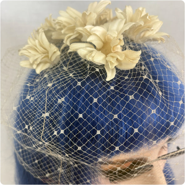 Vintage Creamy Off White Veil | 1940s–50s Mesh Floral Headpiece with Flowers