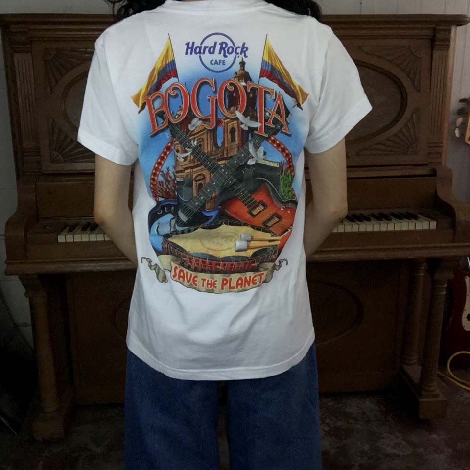 T-shirt Hard Rock Cafe Taille S – Occasion Très Bon état, Couleur Rose, Parfait Pour Les Fans De Musique