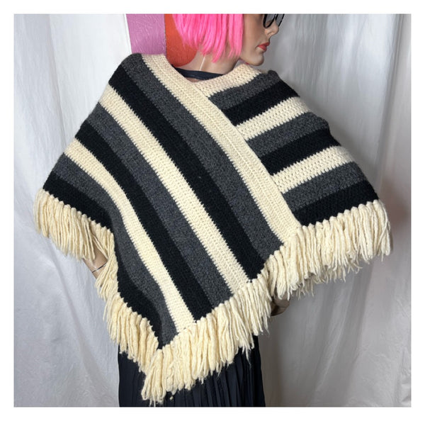 Vintage 70s | Hippie Woodstock Bohemian Crochet Poncho Capelet Cape Shawl