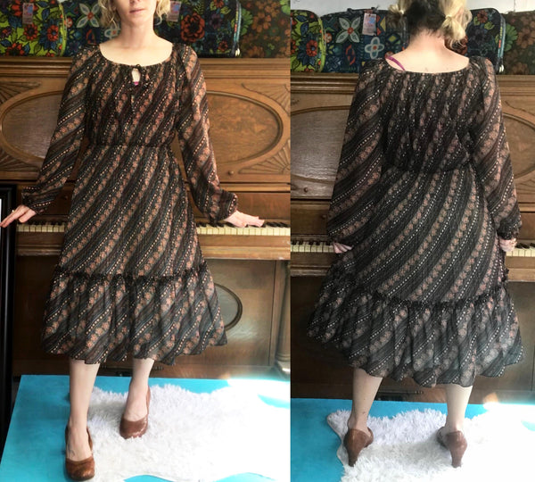 VTG 70s | Prairie Floral Boho Hippie Bell Sleeve 1970s Dress | M L