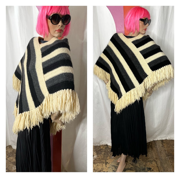 Vintage 70s | Hippie Woodstock Bohemian Crochet Poncho Capelet Cape Shawl