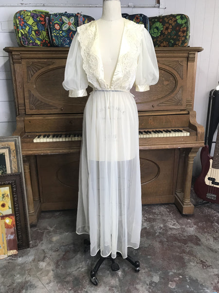 Vintage 1950s/ Cream Sheer/ Nylon Chiffon/ Lace Detail/ Lingerie Negligee Robe/ Size Small/ S
