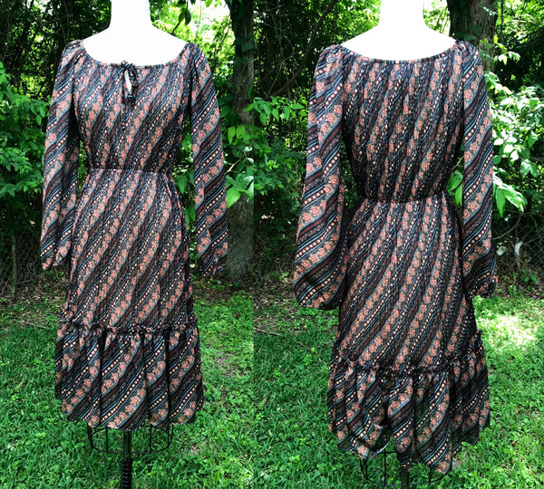 VTG 70s | Prairie Floral Boho Hippie Bell Sleeve 1970s Dress | M L