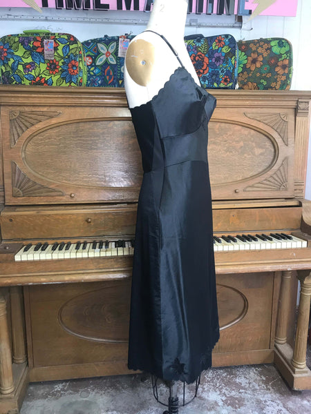 Vintage 1950s | Shadowline Black Stiff Tafetta Scalloped Lingerie Pin up Slip XS