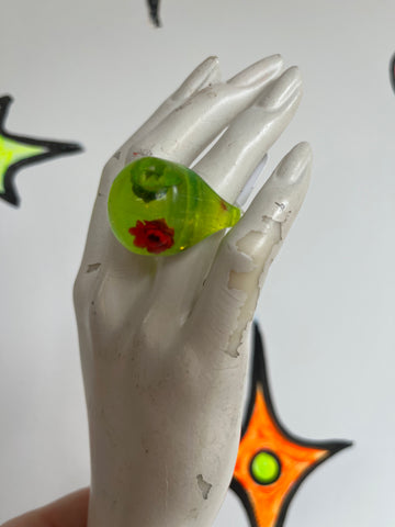 Vintage 60s 70s | Psychedelic Groovy Chunky Neon Green Plastic Dried Flower Ring