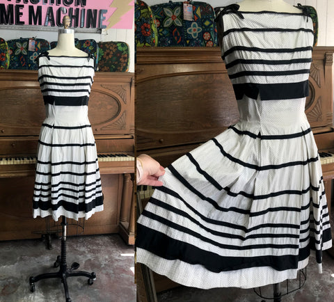 Vintage 1950s Black & White Swing Skirt Pin Up Cotton Party Dress S M