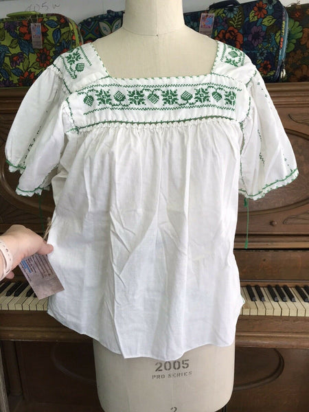 VTG 70s | Mexican Hippie Boho Cotton Boho White Embroidered Blouse | Free Size