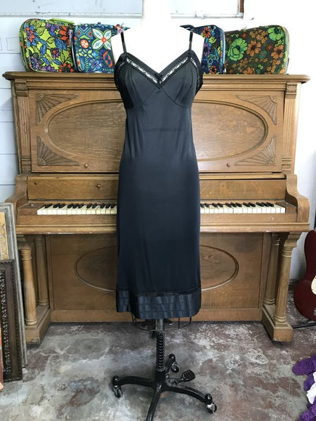 Vintage Slip/ Vintage 1950s 1960s/ Black Dress Slip/ PINUP/ Lace/ 50s Lingerie